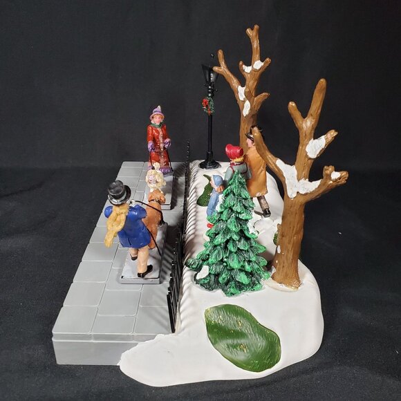 Lemax Paris Marcher Animated Christmas Village Scene Dog Walkers Display Only - Picture 7 of 16